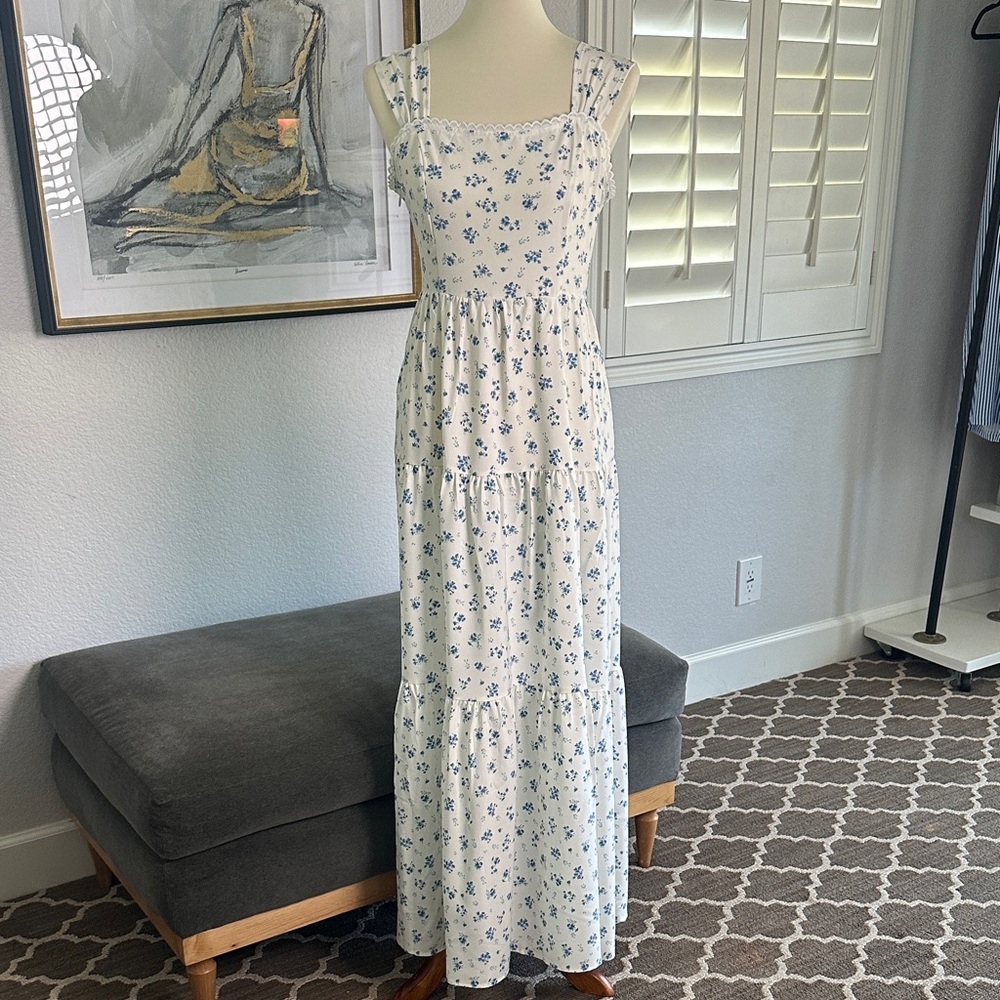 SHEIN Boho White/Blue Floral Maxi Dress with Corset Effect for Waist-Cinching.